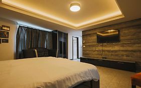 Mr.I Boutique Hotel & Bar